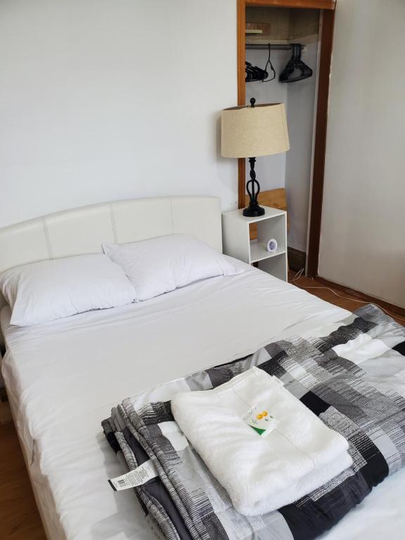 Toronto Little Italy Guest House