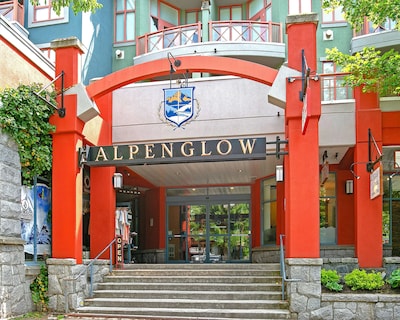 Alpenglow Lodge Queen Boho Studio by MVA