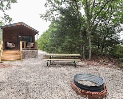 Cabin 10- Cozy Toronto Lake Cabin – Walk to the Water cabin