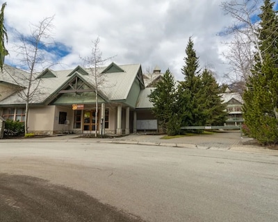 Central w/Pool&Hot tub at North Star w/Free parking