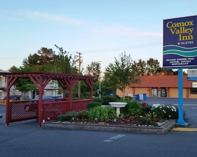 Comox Valley Inn & Suites