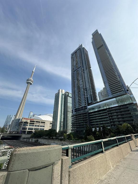 Entire Luxe Condo in Downtown Toronto