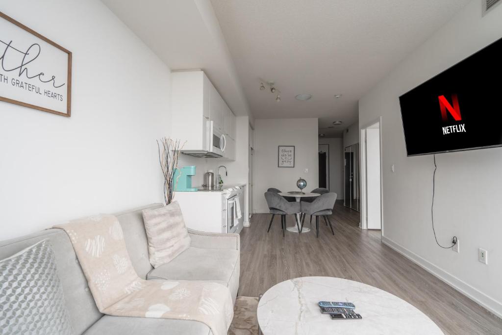 Stylish Modern Condo in the Heart of Toronto