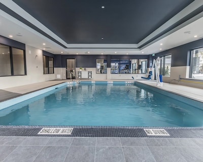 Holiday Inn Express & Suites Toronto Airport South By Ihg