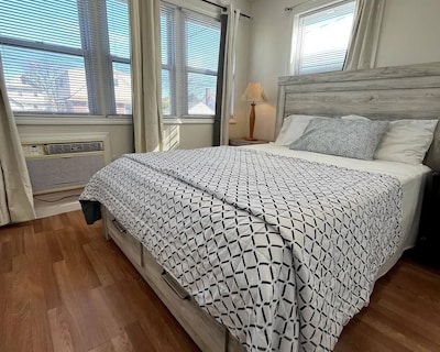 2 Bedroom Apartment Near To Belmont Race Track And Ubsnn