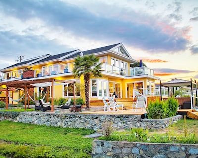 Birds of a Feather Victoria Oceanfront Studio Suites