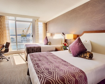 Pinnacle Hotel at the Pier