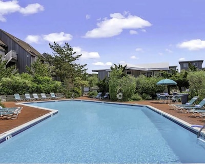 Pristine 1br W/ Loft Corner Unit + Heated Pool