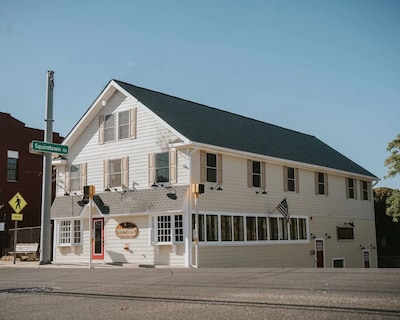 Hampton Bays Hotel on Main