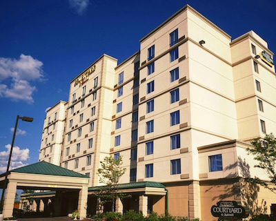 Courtyard by Marriott Toronto Airport