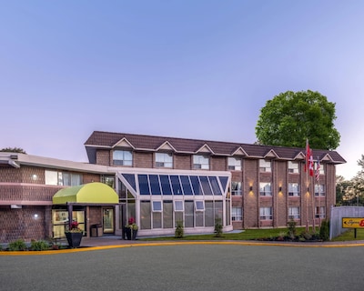 Super 8 by Wyndham Toronto East ON