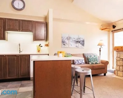 R & R Retreat Luxury Condo