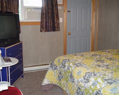 Holiday Motel & RV Resort