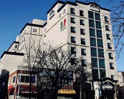 Marco LaGuardia Hotel & Suites