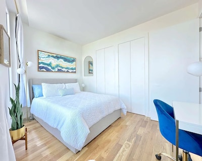 Spacious One Bedroom Suite – Large Private Terrace – Luxury Building