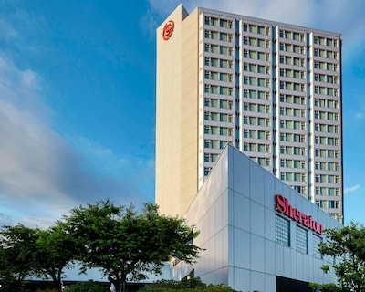 Sheraton Vancouver Guildford Hotel