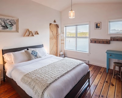 Island Vista – Waterfront Condo