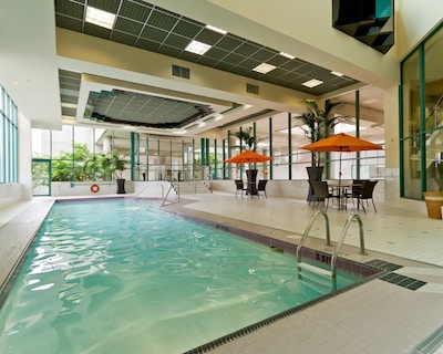 Rosedale On Robson Suite Hotel