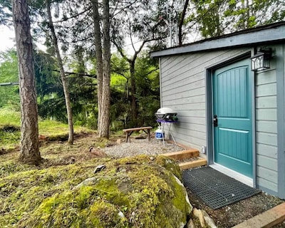 Cozy Cabana with Large Private Outdoor Hot Tub