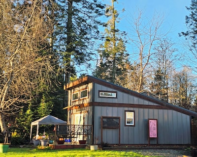Tiny House with Hot Tub close to golf and skiing!!