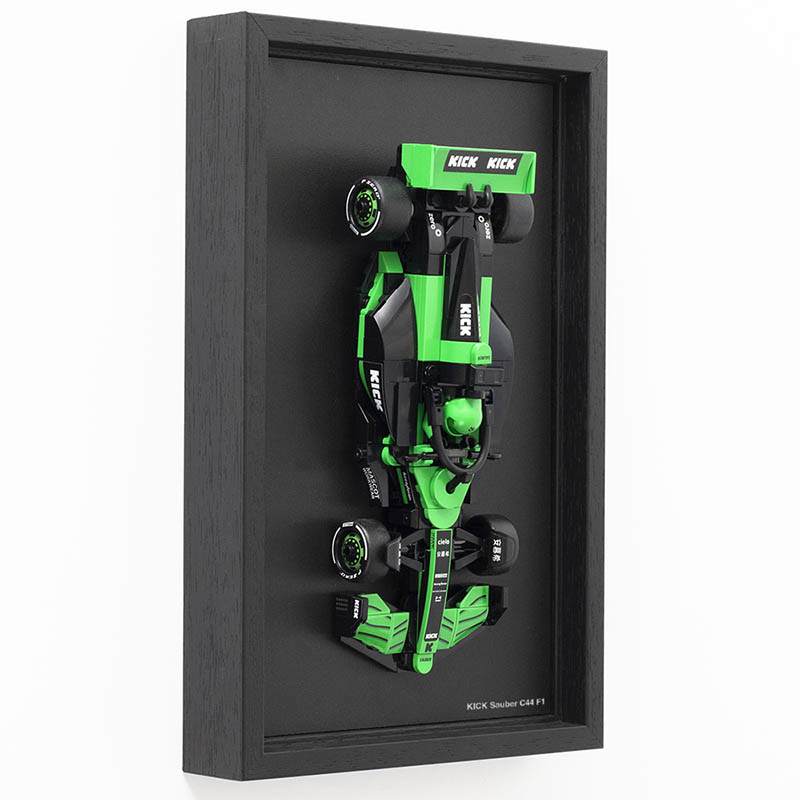 Brickframe – 77247 – KICK Sauber F1® Team C44 racewagen – LEGO Speed Champions