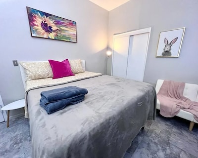 Chic Studio In Vibrant New York