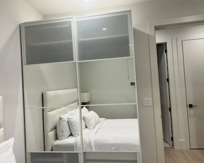 2 Bedroom Suite Available For Short-term Rent As Of Sep 5 Straight Bus To Ubc