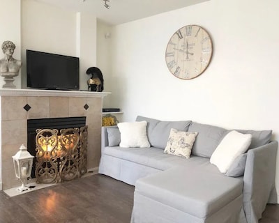 Charming Apartment Near The Sea Wall