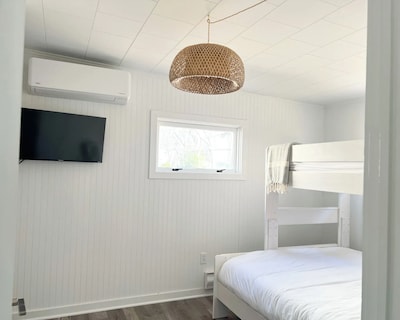 The Greenport Beach Cottage: 3 Min Walk To Beach 3 Min Drive To Town