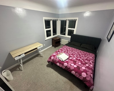 Welcoming 3 br house with WiFi in Victoria