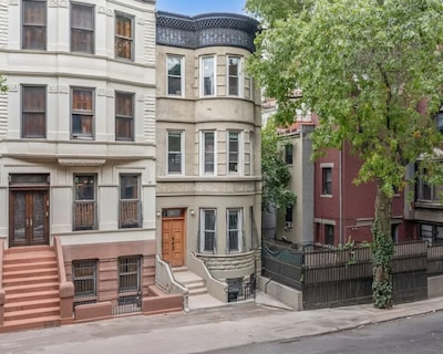 Prime Location 2bdr Loft: Patio Steps To Subway