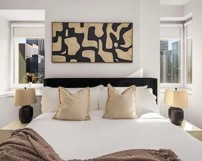 Times Square Studio King Bed Steps to Broadway