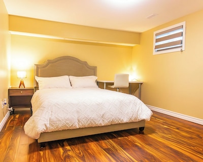 Bright & Spacious 2BR & Parking Near TTC & Shops