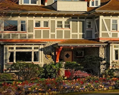 Dashwood Manor Seaside Bed & Breakfast