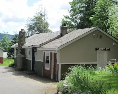 Malahat Bungalows Motel