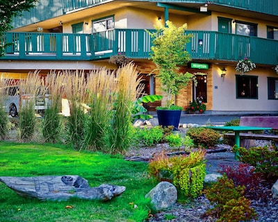 Robin Hood Inn & Suites