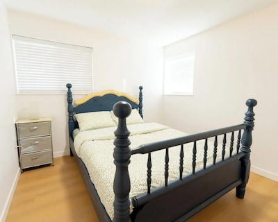 New Reno 3b Home In Prime Location W/ Free Parking & Close To Bus Stop