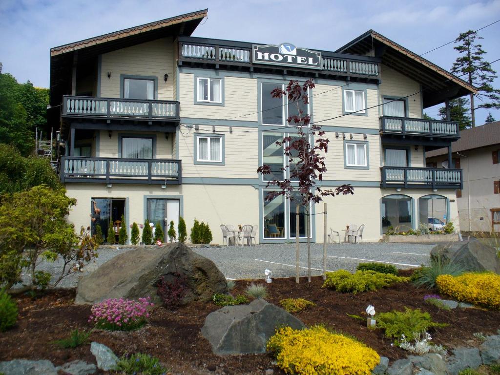 Heron’s Landing Hotel