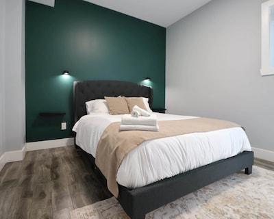 2BR / SELF Check-in / FAST Wifi / Nespresso / Fireplace & String Lights