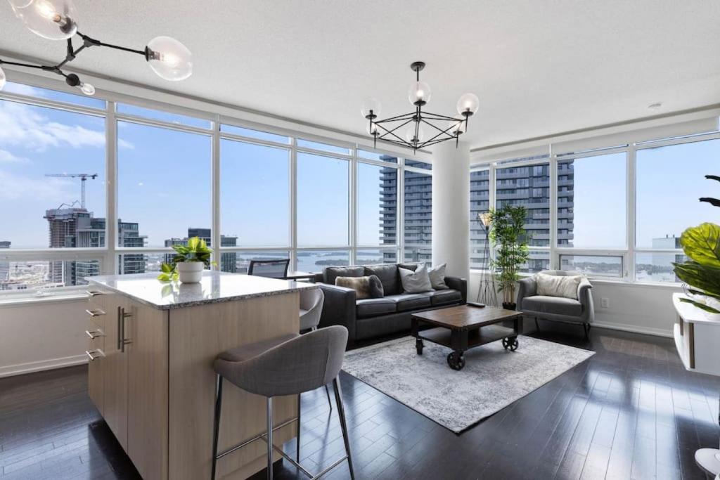 Skyline Waterfront 2BR plus 2BA wParking near MTCC
