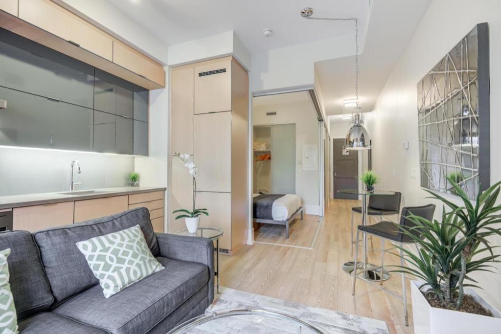 Skyline Suites – Walk to MTCC, ACC, Rogers Centre & Entertainment District