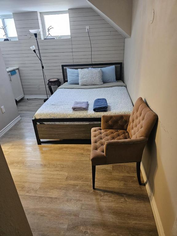 Private FIFA SUITE-Attached Bath,Private Coffee Station-Private Parking-Walking to BMO STADIUM TRAIN