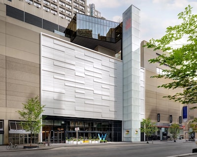 W Toronto