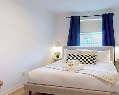 Casa Hotel Elegant 2BR Suite in Leslieville