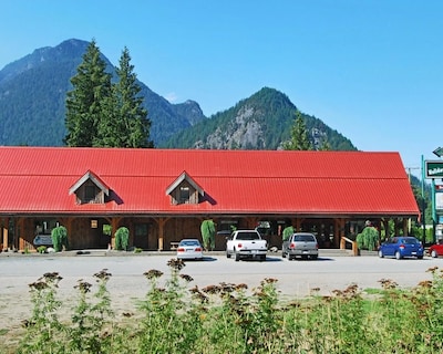 Owl Street Lodge