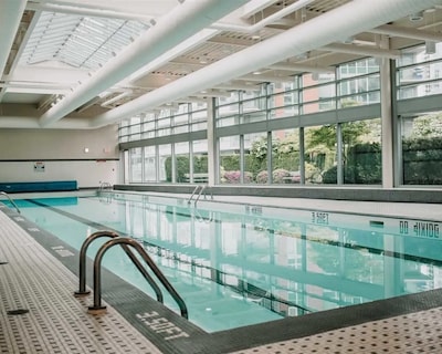 Central Luxury Apartment with Pool Jacuzzi & Sauna