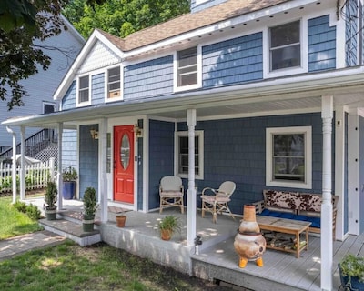 House On The Babbling Brook- Quiet 2br + King Bed!