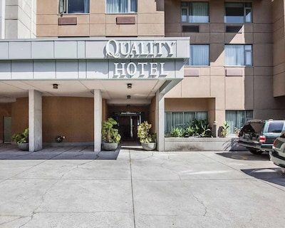Comfort Hotel Vancouver Airport