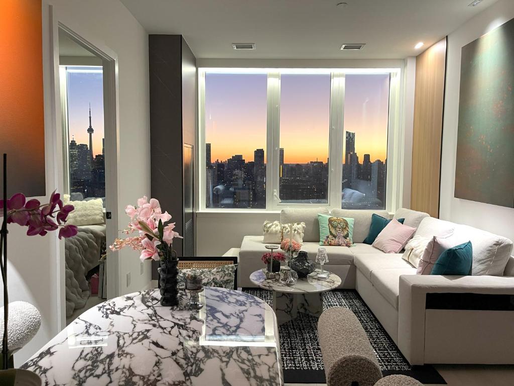 Luxurious Panoramic Skyline Penthouse 2Bedrooms Suites CN Toronto Downtown