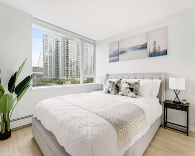 Heart Of Downtown 1 Bd +pool Gym Parking Office A/c